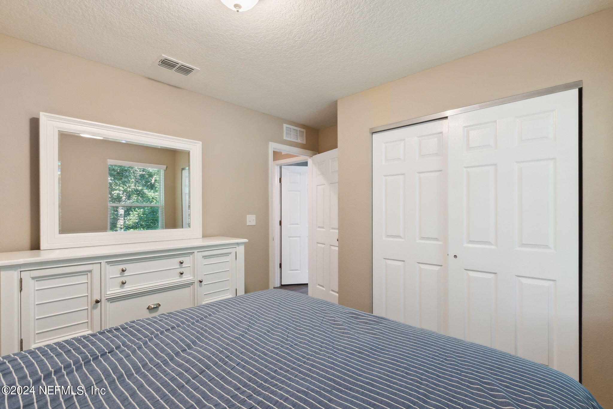 2021 Traymore Road Jacksonville, FL 32207 - Photo 25 of 40 Guest Room