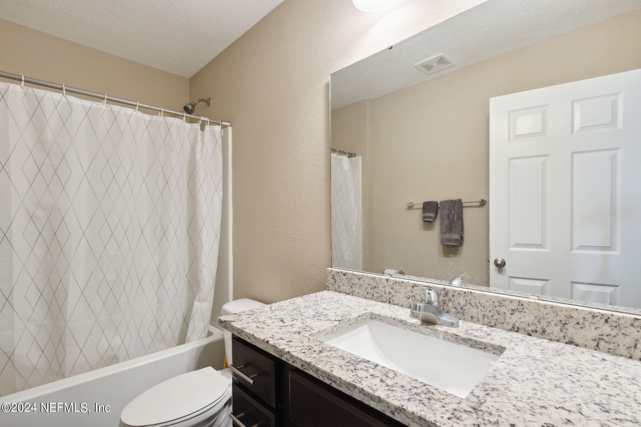 2021 Traymore Road Jacksonville, FL 32207 - Photo 28 of 40 Guest Bath