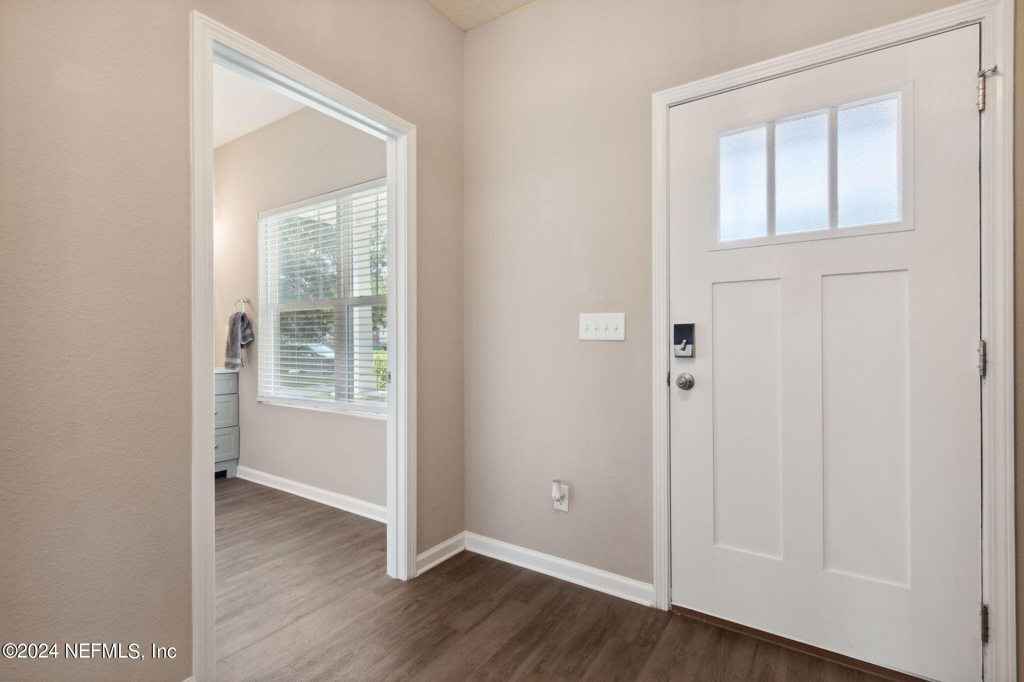 2021 Traymore Road Jacksonville, FL 32207 - Photo 5 of 40 Foyer