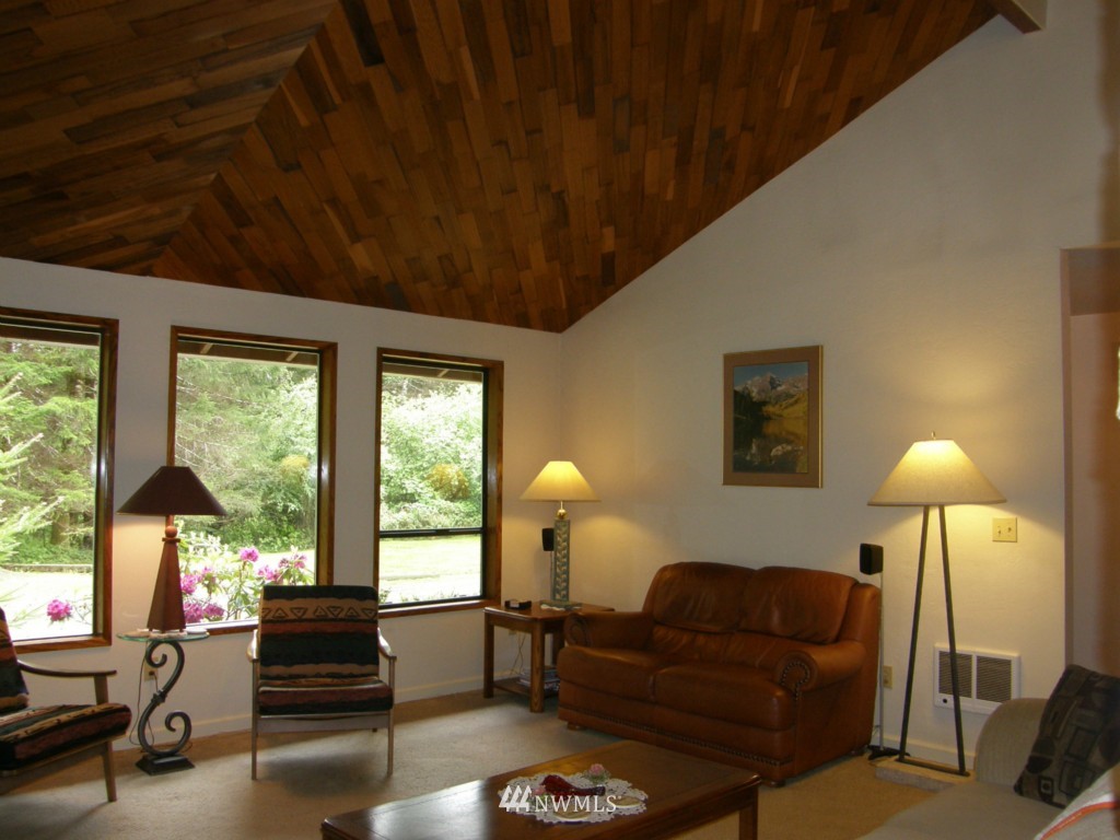 4852 Wishkah Road Aberdeen, WA 98520 - Photo 4 of 15 Gallery Image 4