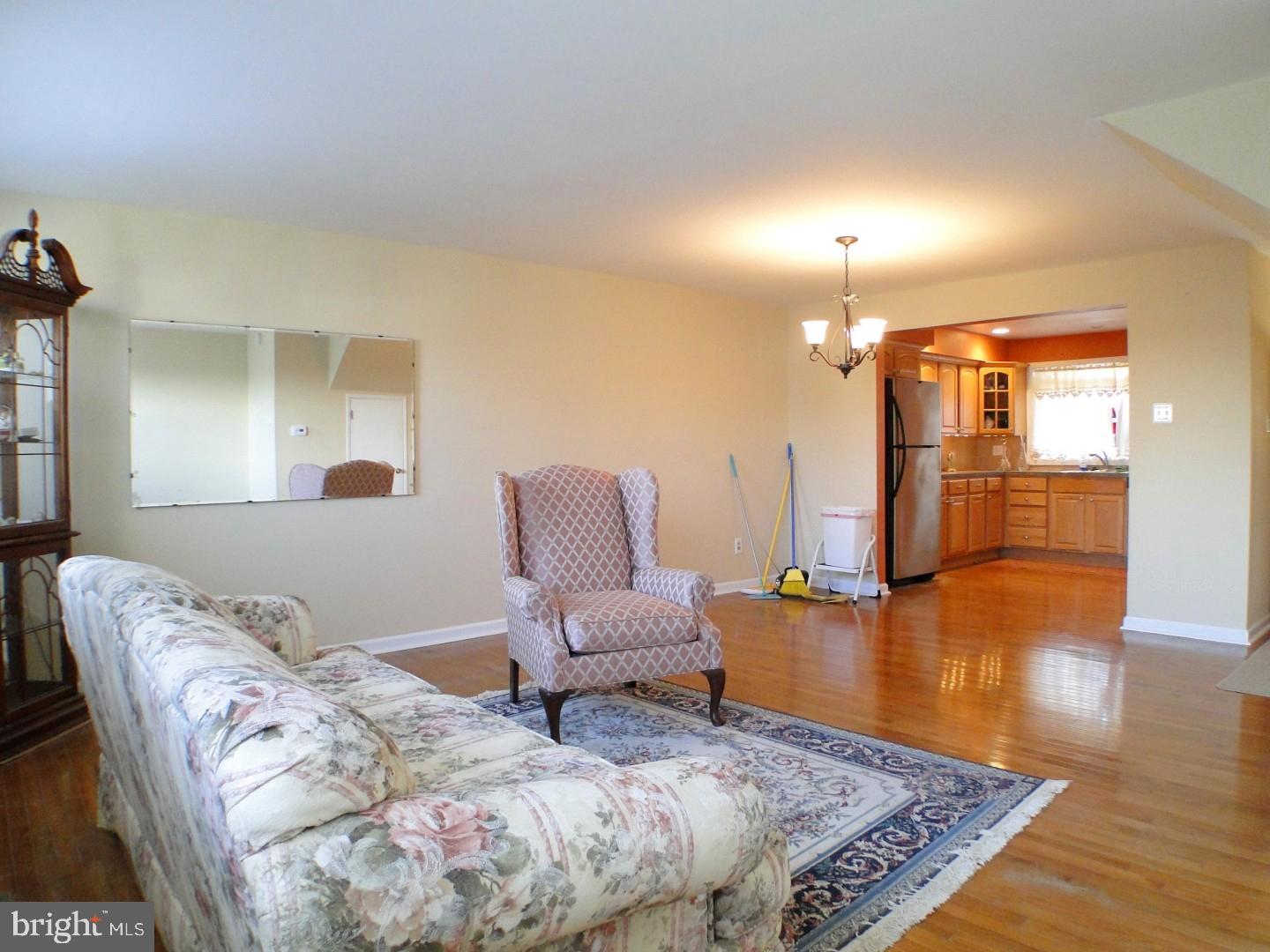 12137 Aster Road Philadelphia, PA 19154 - Photo 4 of 25