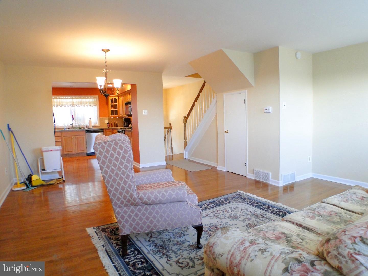 12137 Aster Road Philadelphia, PA 19154 - Photo 5 of 25
