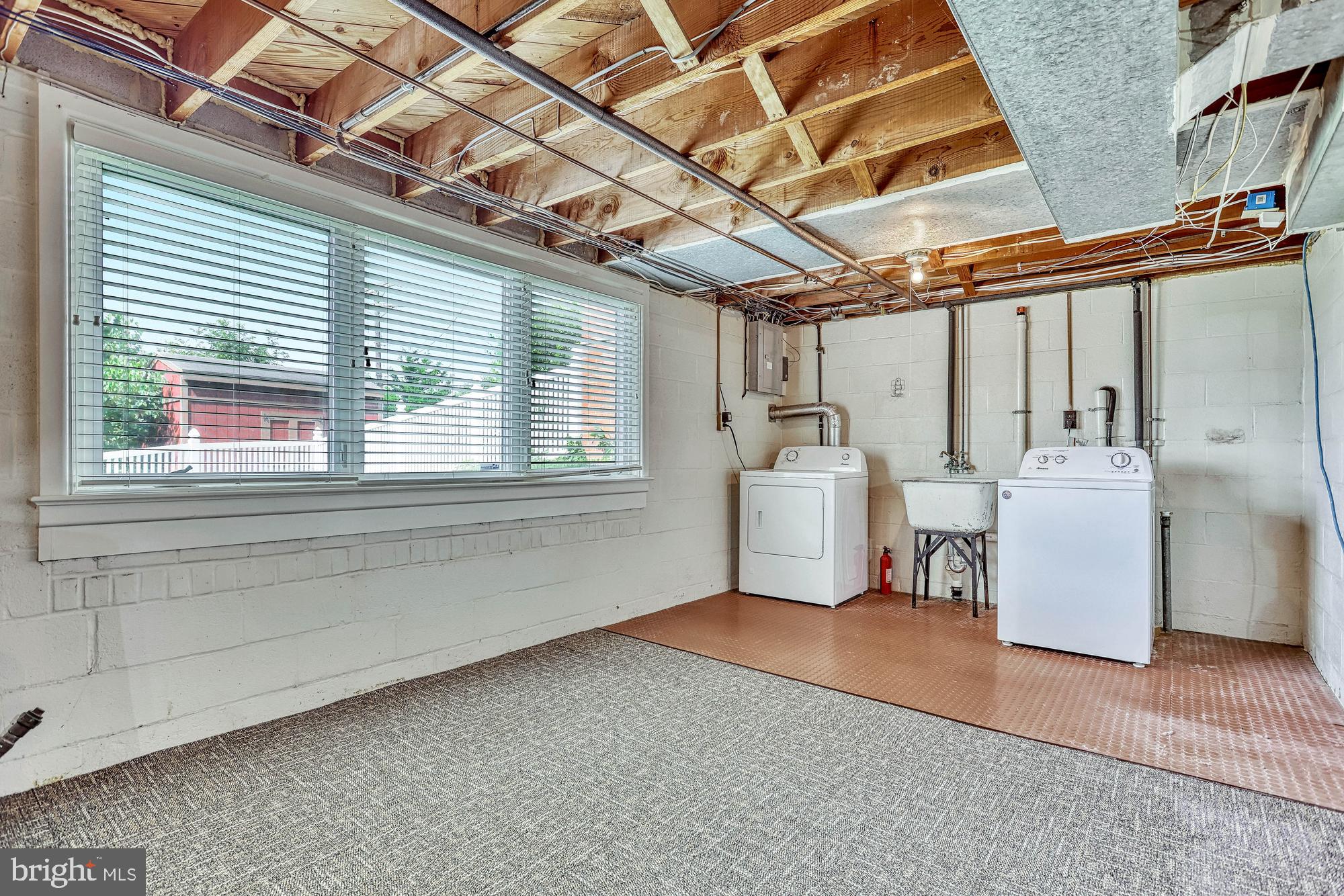 300 Richardson Road York, PA 17408 - Photo 25 of 36 Laundry area