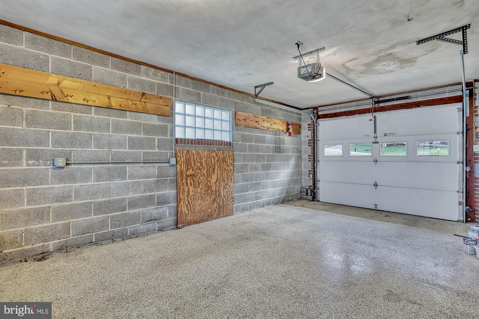 300 Richardson Road York, PA 17408 - Photo 32 of 36 Garage