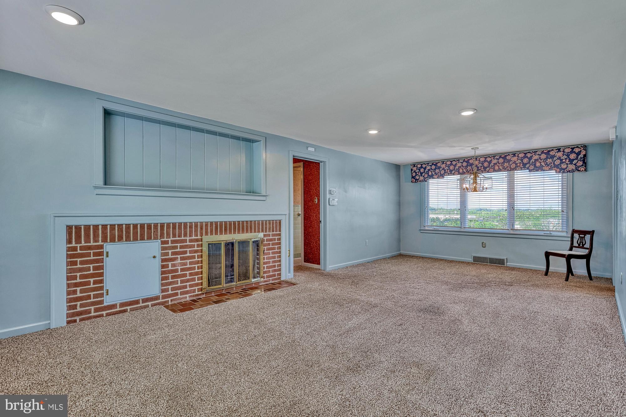 300 Richardson Road York, PA 17408 - Photo 8 of 36 Living room /Dining room