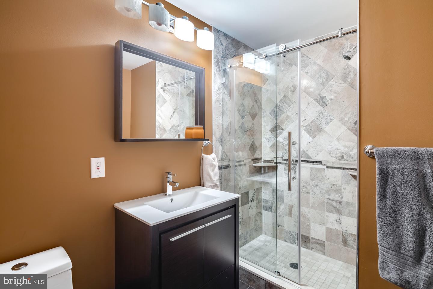 2304 Alter Street Philadelphia, PA 19146 - Photo 3 of 23