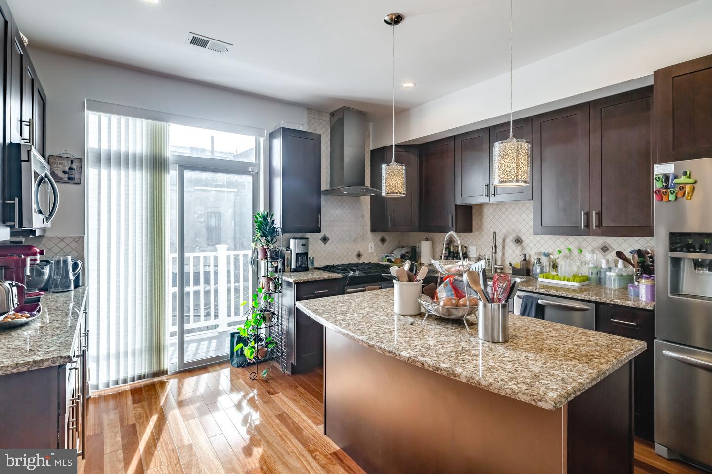 2304 Alter Street Philadelphia, PA 19146 - Photo 4 of 23