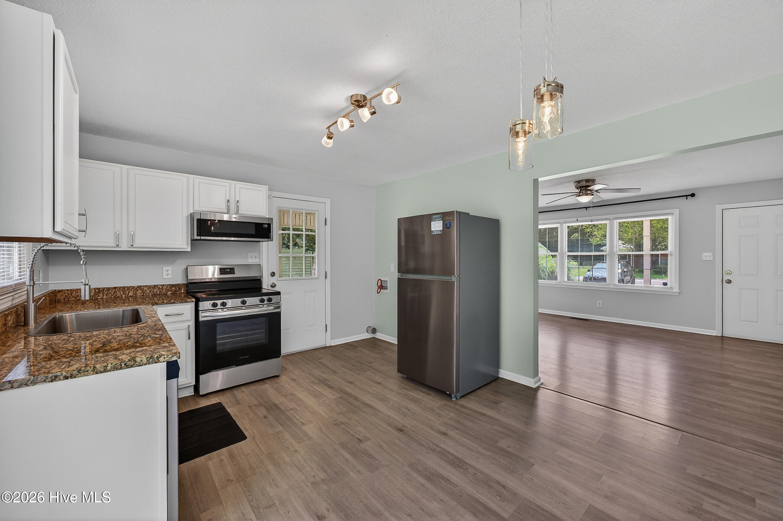 2527 Country Club Road Jacksonville, NC 28546 - Photo 8 of 24