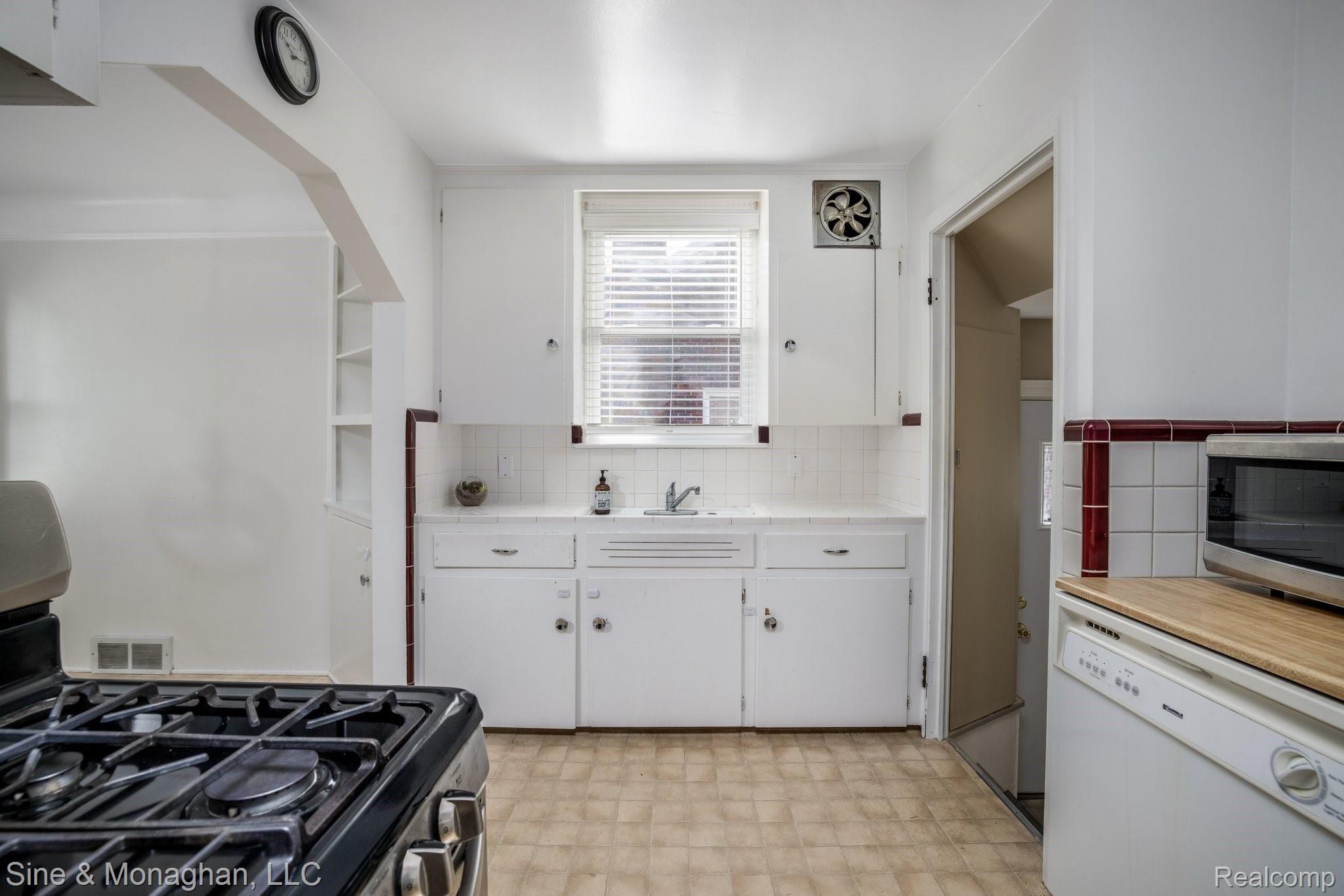 453 Kerby Road Grosse Pointe, MI 48236 - Photo 8 of 32 27-web-or-mls-453 Kerby026.jpg