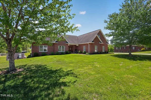 $899,000 | 121 Sunnyfield Drive, Blountville, TN 37617