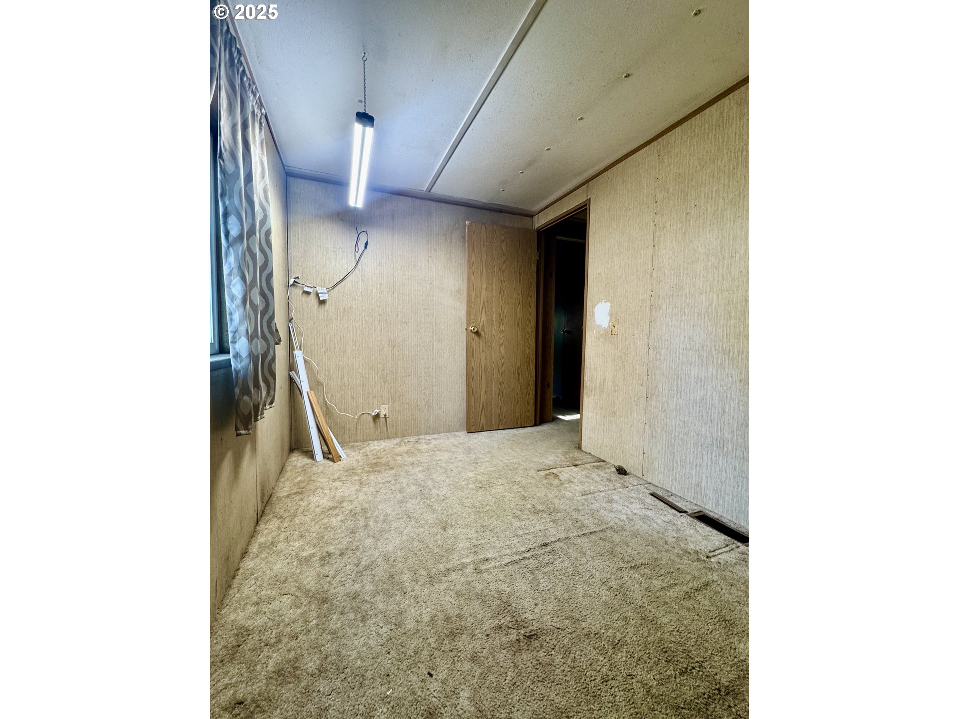 2263 Canyonville-Riddle Road Riddle, OR 97469 - Photo 12 of 36 a view of an empty room