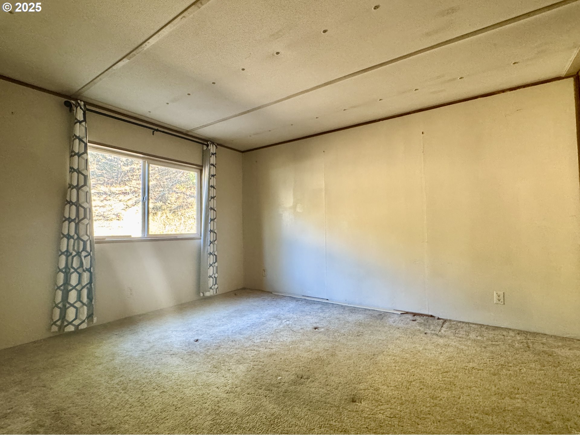 2263 Canyonville-Riddle Road Riddle, OR 97469 - Photo 14 of 36 a view of an empty room with a window