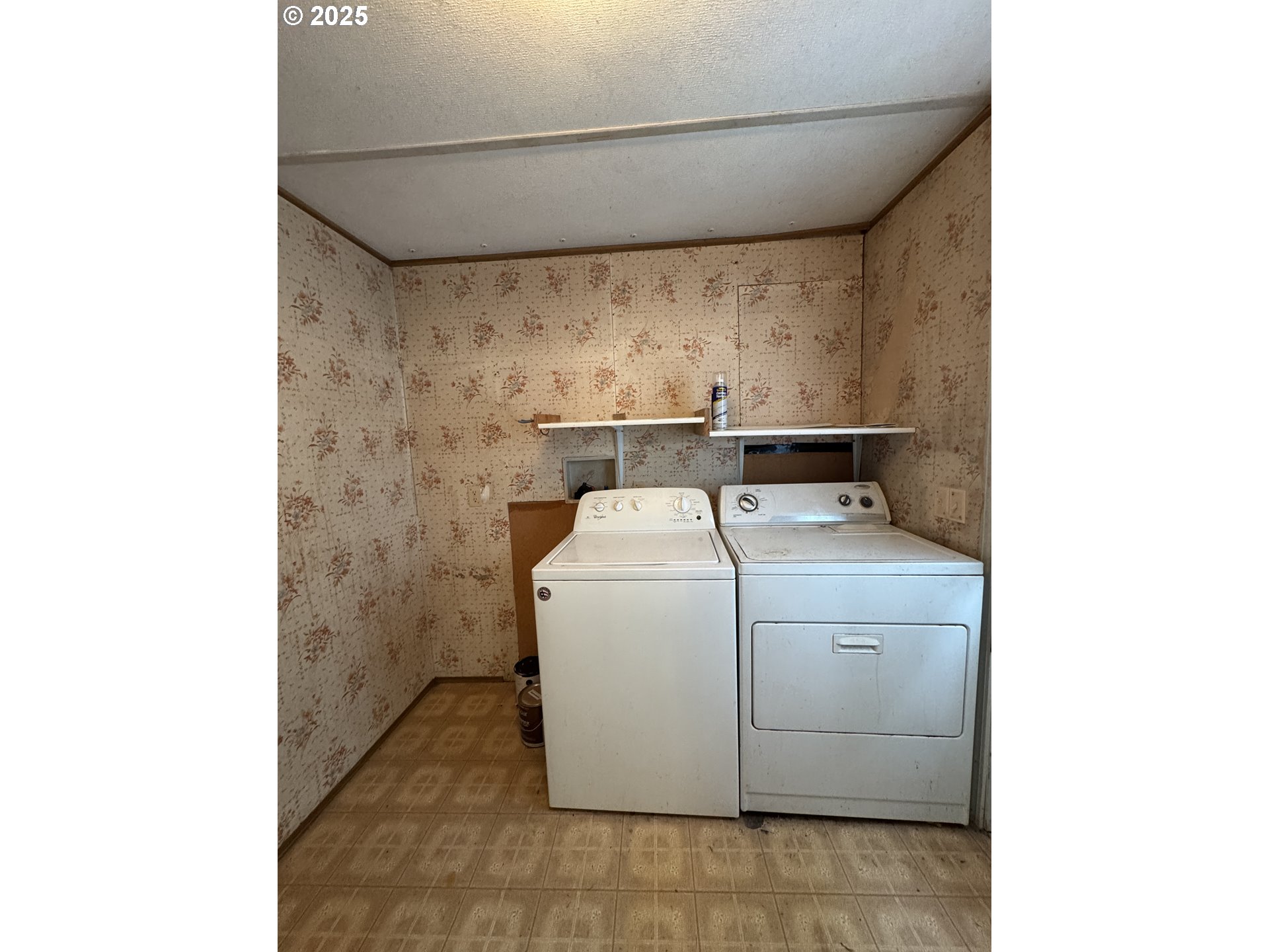 2263 Canyonville-Riddle Road Riddle, OR 97469 - Photo 17 of 36 a utility room with dryer and washer