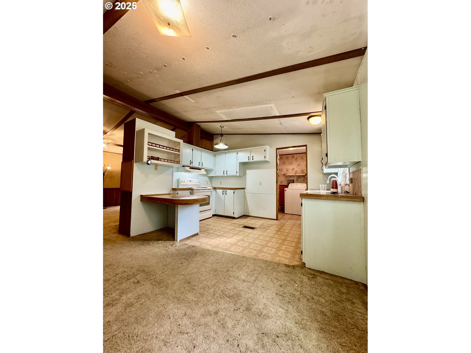 2263 Canyonville-Riddle Road Riddle, OR 97469 - Photo 7 of 36 a view of a storage & utility room