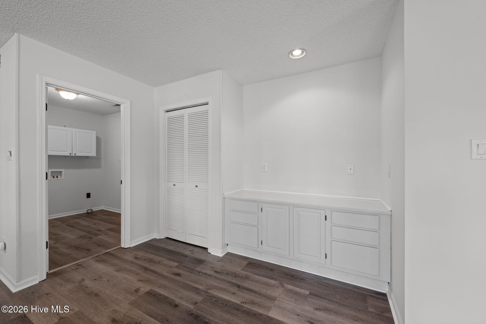 5801 Jolly Roger Road New Bern, NC 28560 - Photo 15 of 55 Beverage bar and Pantry