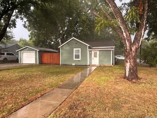 $239,000 | 505 North Heideke Street, Seguin, TX 78155