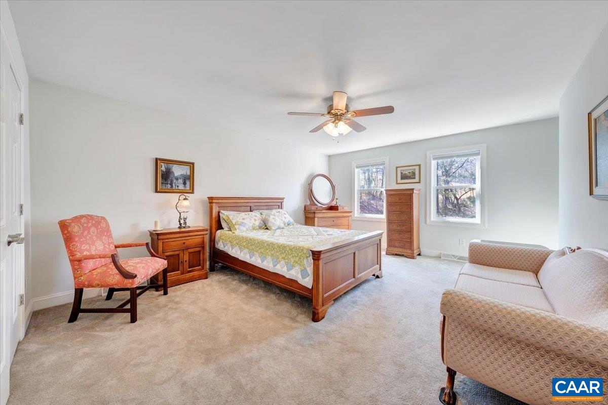 439 Gardner Farm Road Appomattox, VA 24522 - Photo 36 of 73 a living room with furniture
