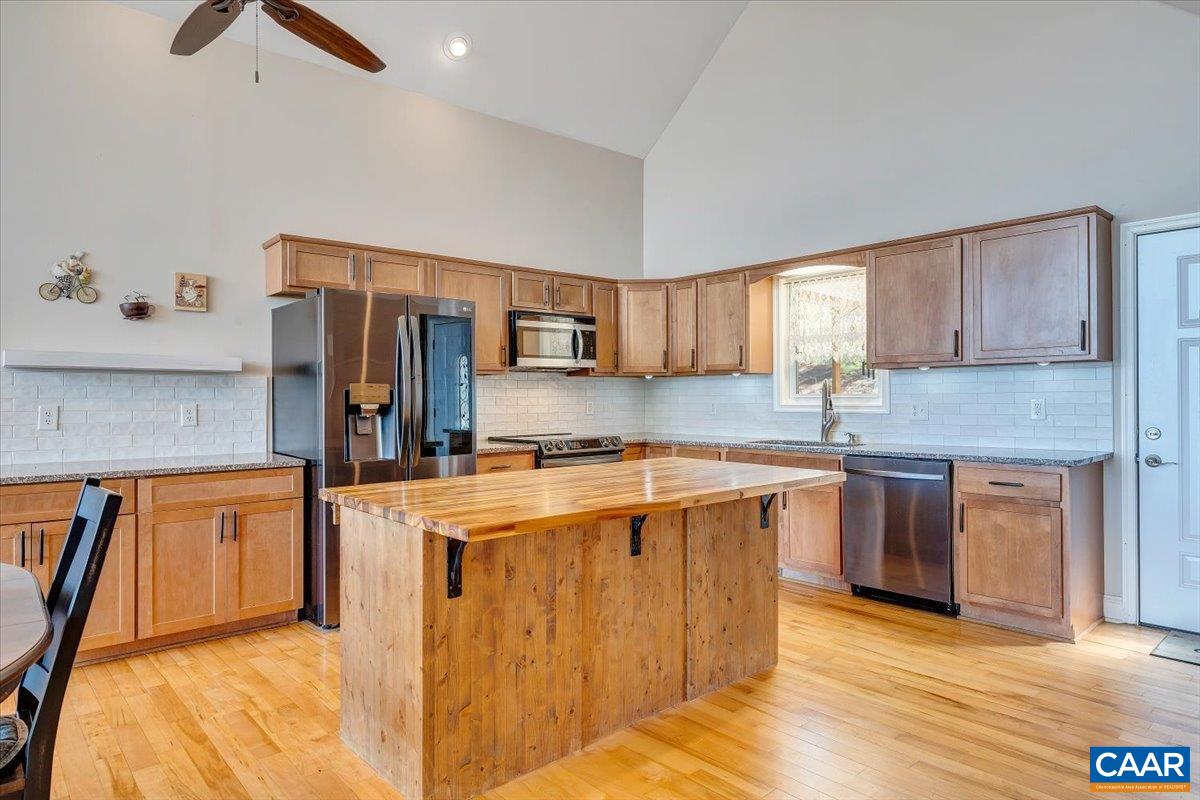 439 Gardner Farm Road Appomattox, VA 24522 - Photo 10 of 73 a kitchen with stainless steel appliances granite countertop a sink and a stove
