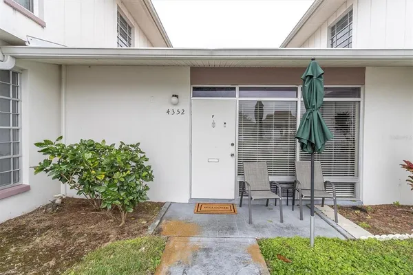 $1,100 | 4352 Tahitian Gardens Circle, Unit F, Holiday, FL 34691