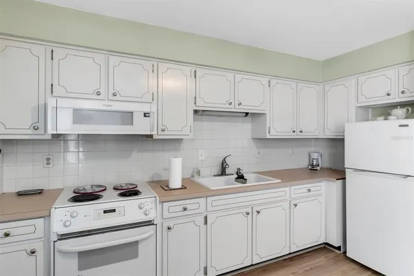 $1,100 | 4352 Tahitian Gardens Circle, Unit F, Holiday, FL 34691