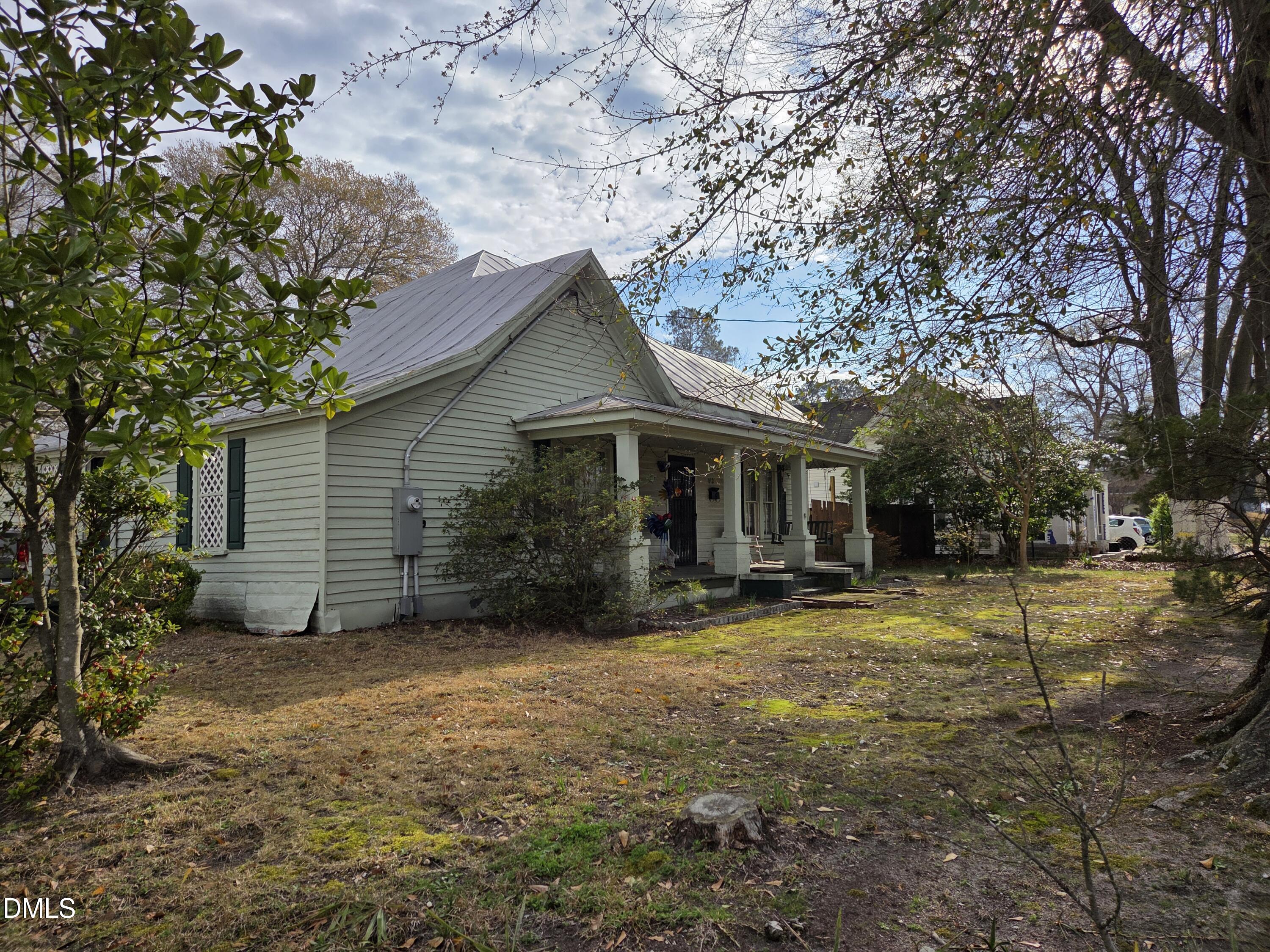 812 West Anderson Street Selma, NC 27576 - Photo 4 of 20 a view of a house with a yard and large tree