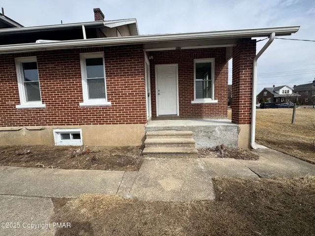 $1,050 | 807 Chestnut Street, Unit 2, Coplay, PA 18037