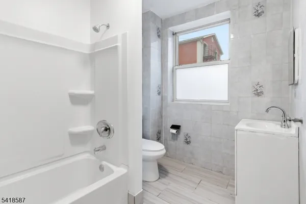 $2,000 | 5 Elm Street, Unit 3, Newark, NJ 07102