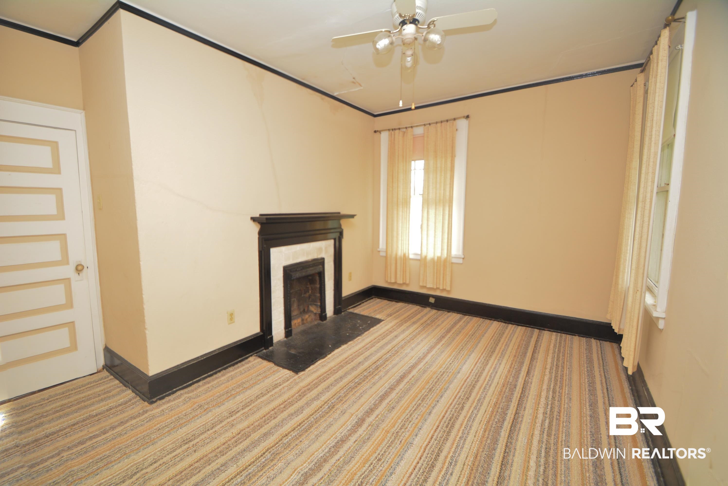 327 7th Street Chickasaw, AL 36611 - Photo 13 of 15 Upstairs bedroom 1