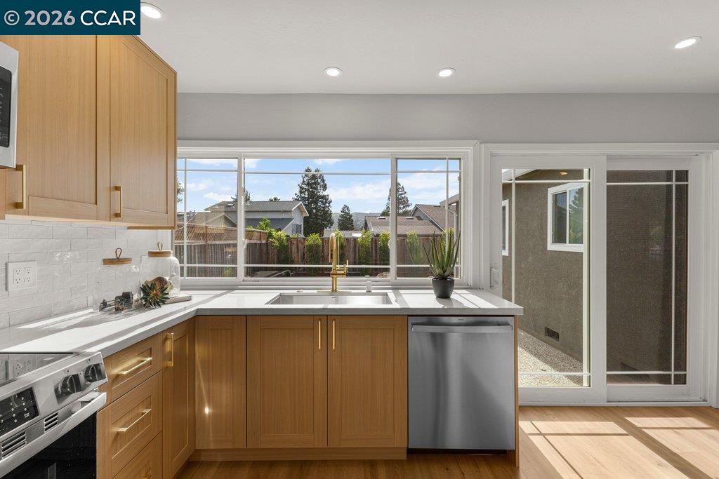 51 Sota Place San Ramon, CA 94583 - Photo 7 of 33