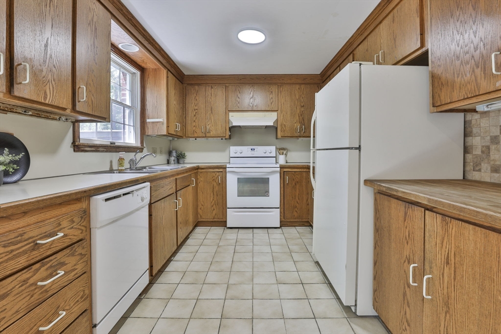 21 Westerly Street, Unit 3 Wellesley, MA 02482 - Photo 11 of 41