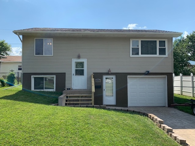 2430 Dunham Street Clinton, IA 52732 - Photo 1 of 24 Gallery Image 1