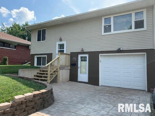 2430 Dunham Street Clinton, IA 52732 - Photo 2 of 24 Gallery Image 2