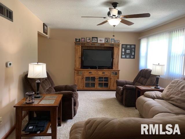 2430 Dunham Street Clinton, IA 52732 - Photo 3 of 24 Gallery Image 3