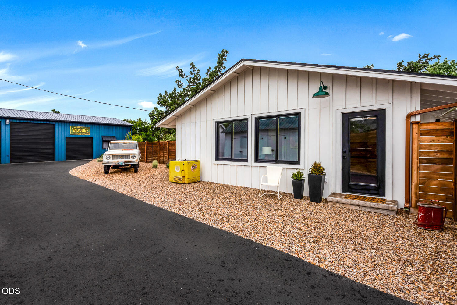 1971 Southwest 23rd Street Redmond, OR 97756 - Photo 31 of 47