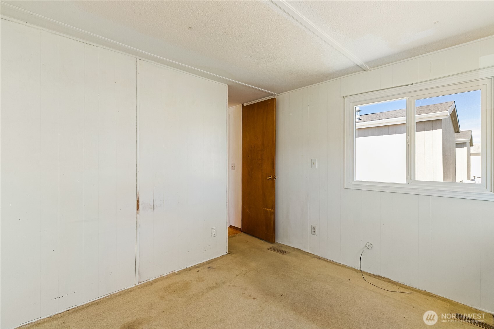 8080 Harborview Road, Unit 167 Blaine, WA 98230 - Photo 21 of 27 an empty room with windows