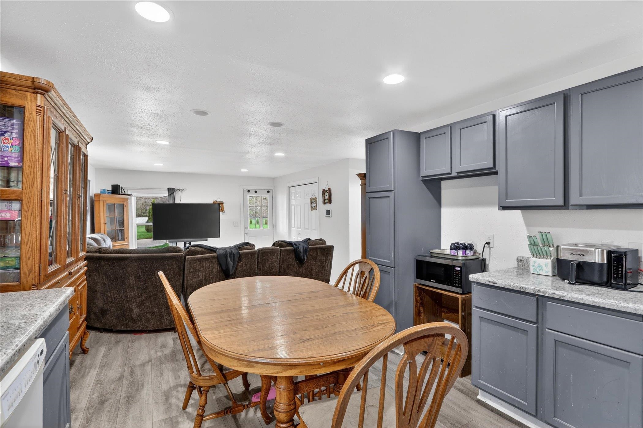 236 Chestnut Avenue Beloit, WI 53511 - Photo 13 of 35