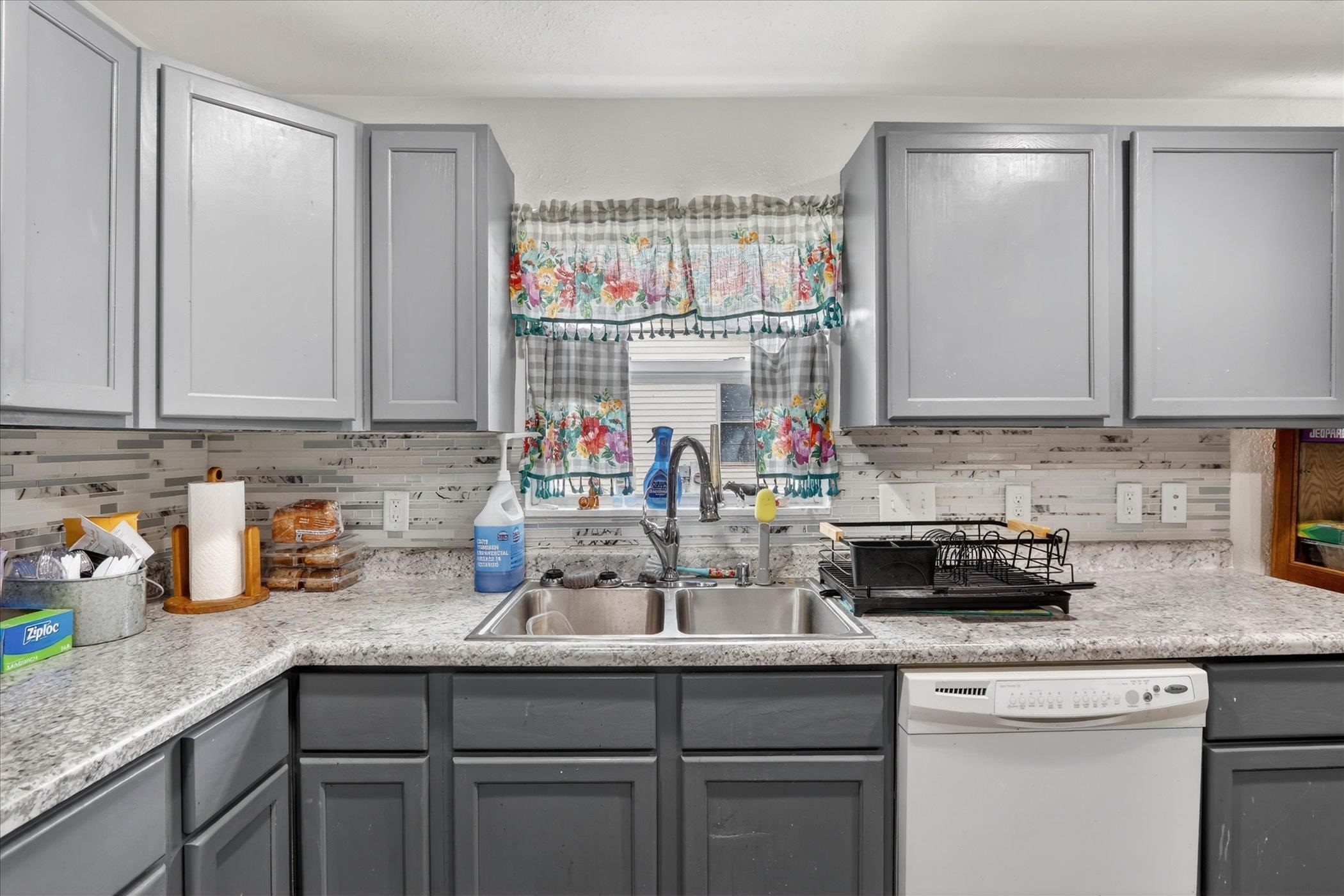 236 Chestnut Avenue Beloit, WI 53511 - Photo 15 of 35