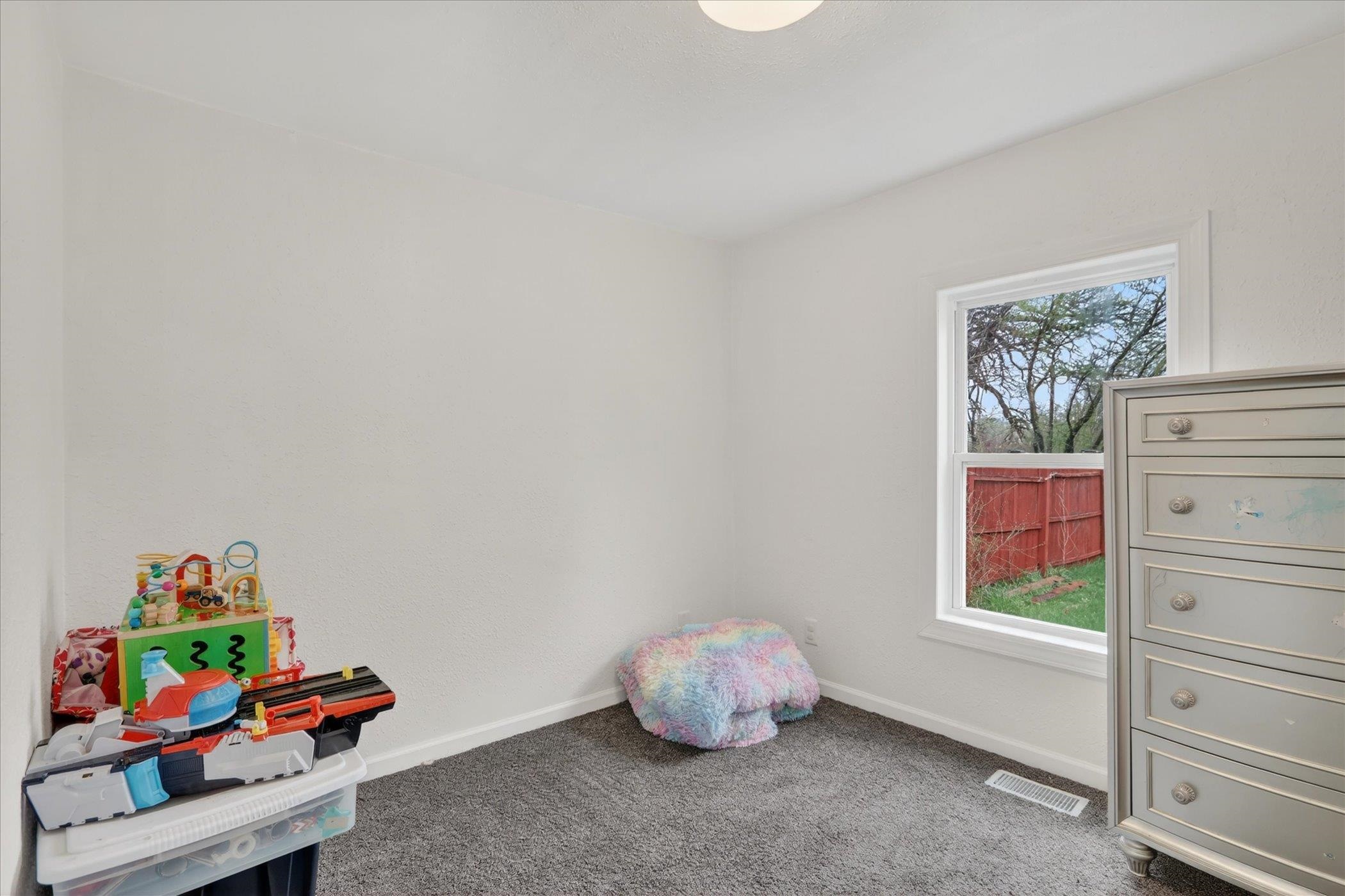 236 Chestnut Avenue Beloit, WI 53511 - Photo 19 of 35