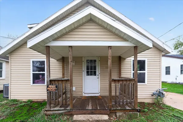 $199,900 | 236 Chestnut Avenue, Beloit, WI 53511