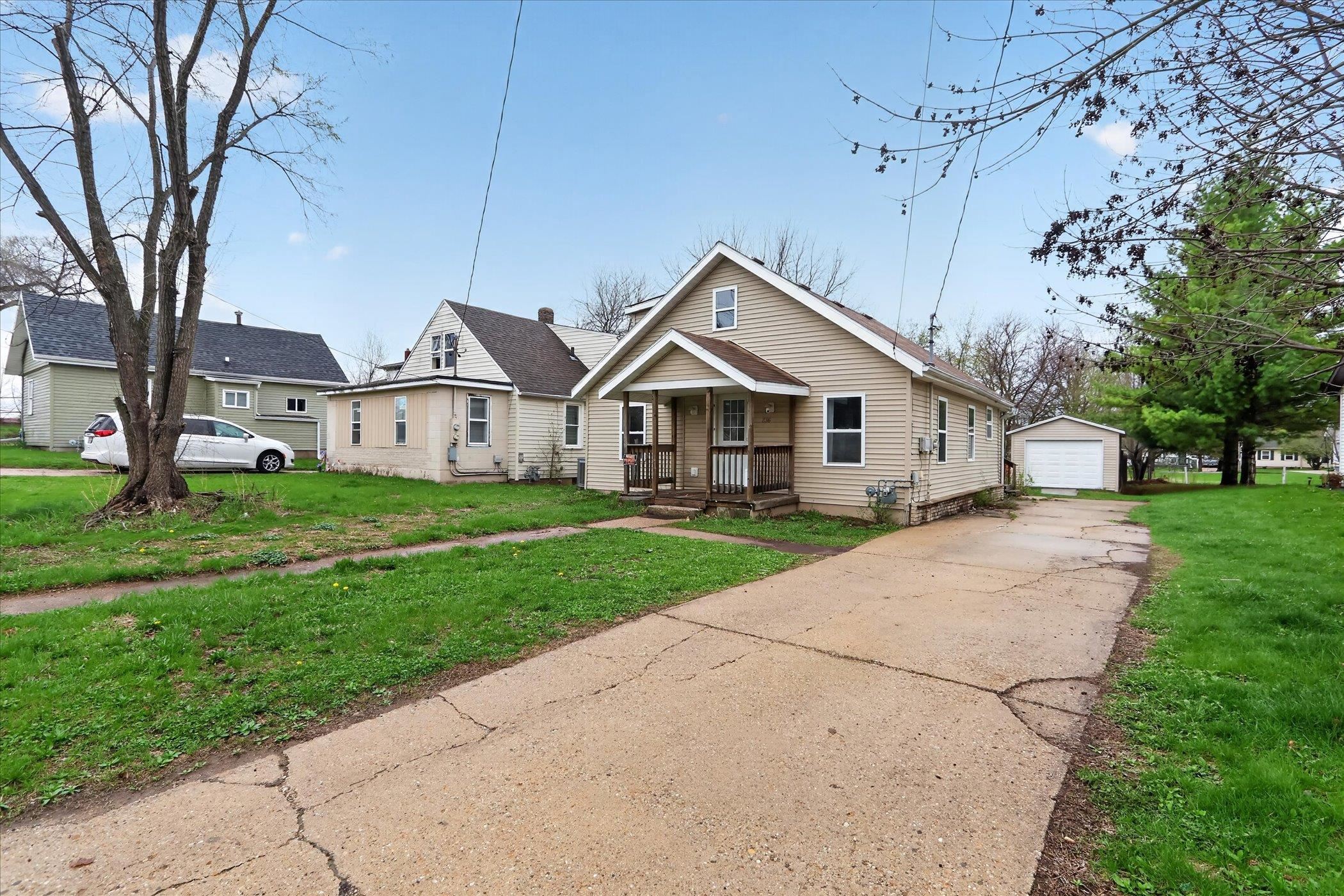 236 Chestnut Avenue Beloit, WI 53511 - Photo 3 of 35
