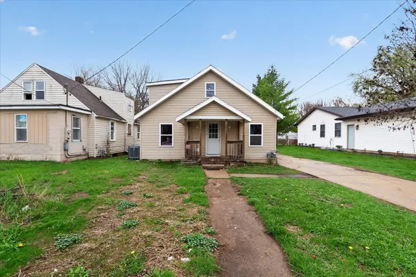 $199,900 | 236 Chestnut Avenue, Beloit, WI 53511