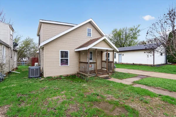 $199,900 | 236 Chestnut Avenue, Beloit, WI 53511