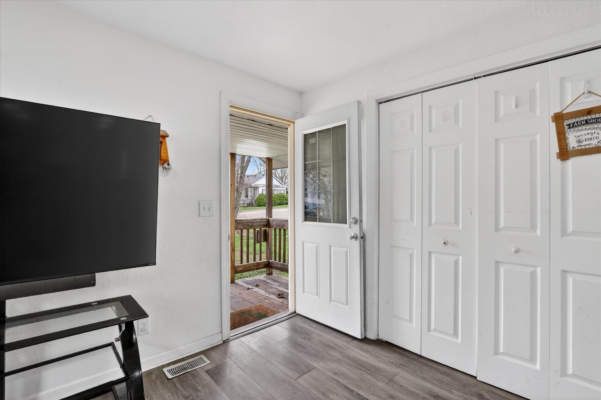 236 Chestnut Avenue Beloit, WI 53511 - Photo 6 of 35