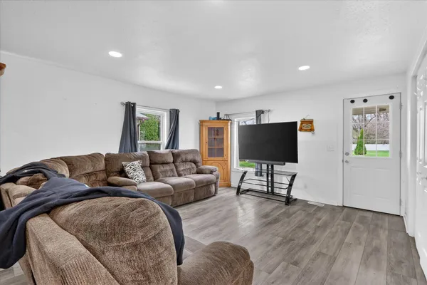 $199,900 | 236 Chestnut Avenue, Beloit, WI 53511