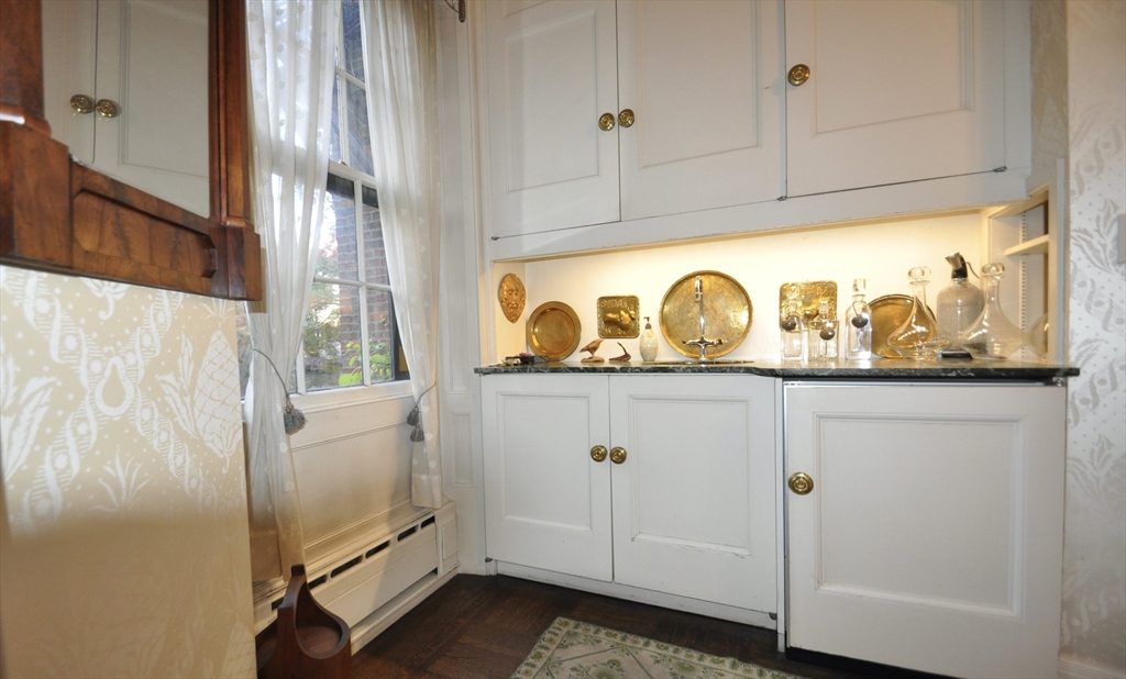 51 Pinckney Street Boston, MA 02114 - Photo 6 of 16 a close view of door