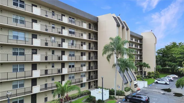 $2,000 | 3300 West Rolling Hills Circle, Unit 509, Davie, FL 33328