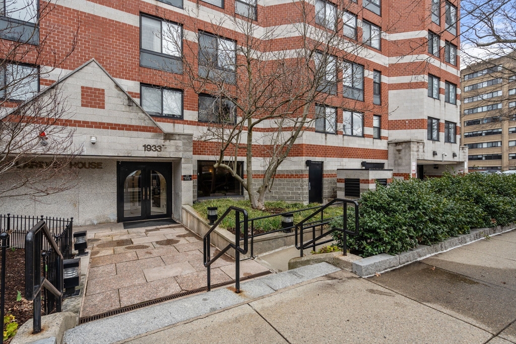 1933 Commonwealth Avenue, Unit 102 Boston, MA 02135 - Photo 16 of 20