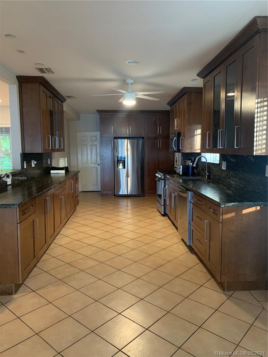 1205 North Biscayne Point Road Miami Beach, FL 33141 - Photo 11 of 31