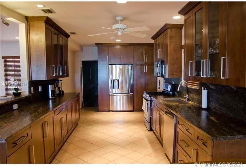 1205 North Biscayne Point Road Miami Beach, FL 33141 - Photo 10 of 31