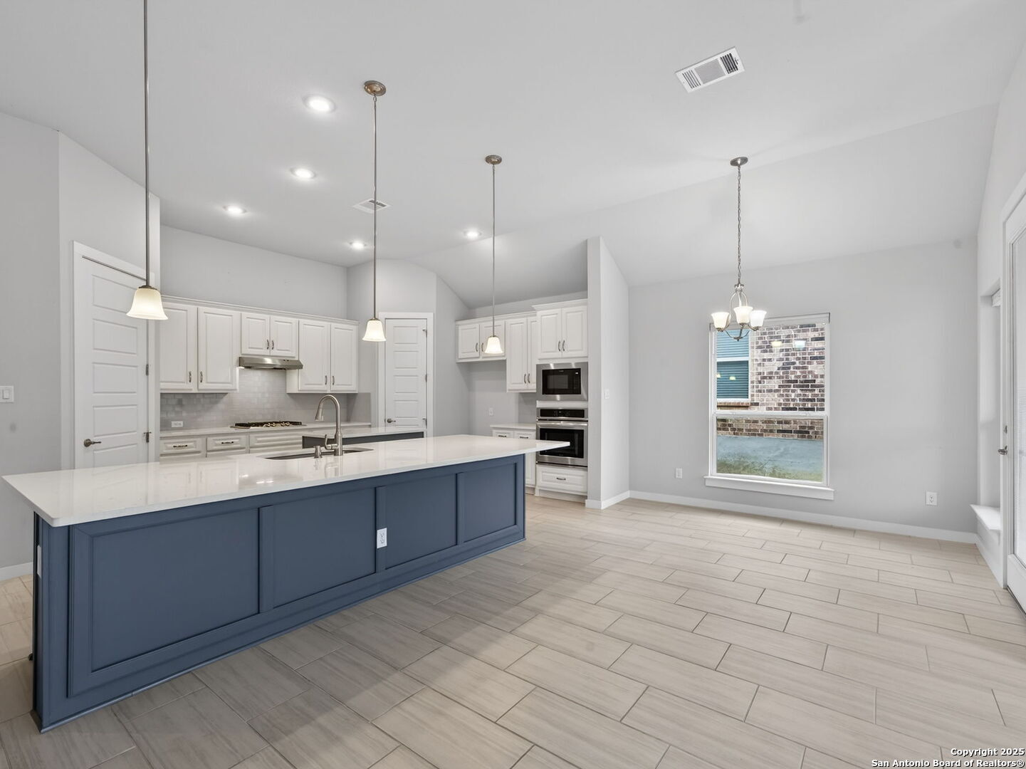 119 Branson Falls Drive Boerne, TX 78006 - Photo 10 of 33